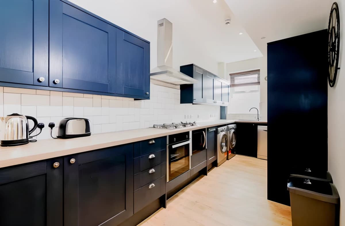 6 Beds 2 baths