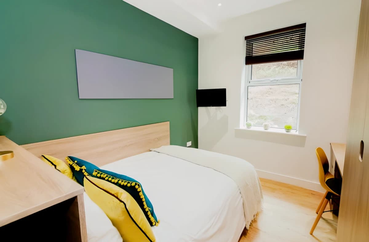 6 Beds 2 baths