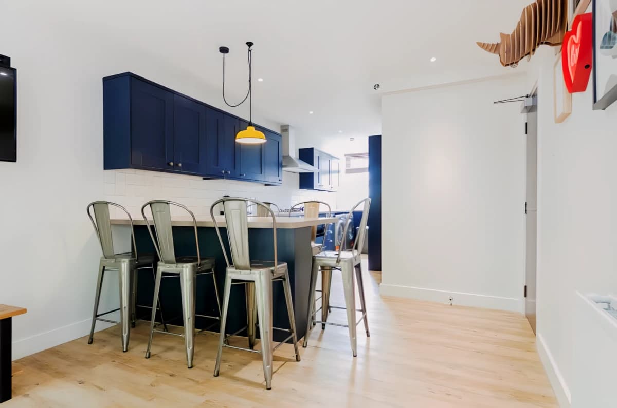 6 Beds 2 baths