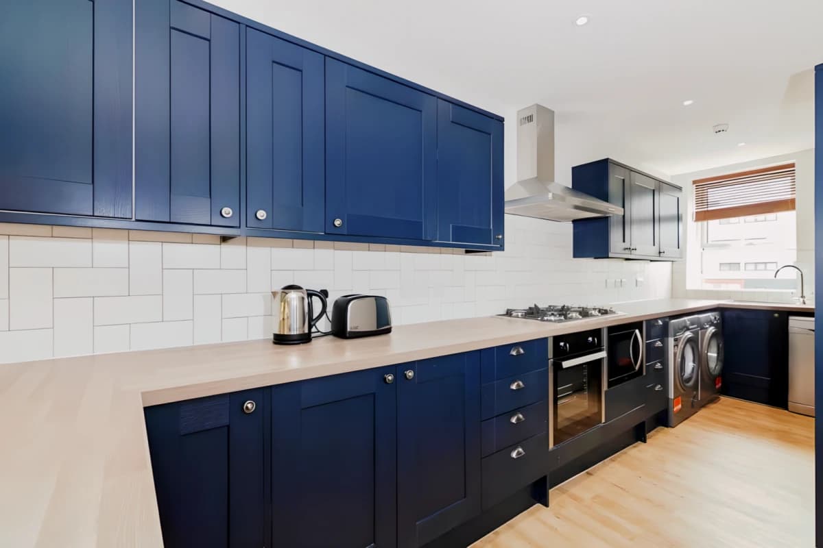 6 Beds 2 baths
