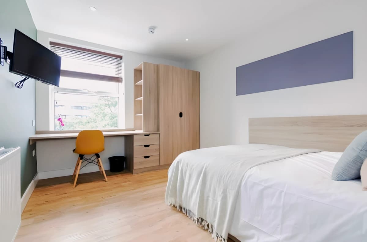6 Beds 2 baths
