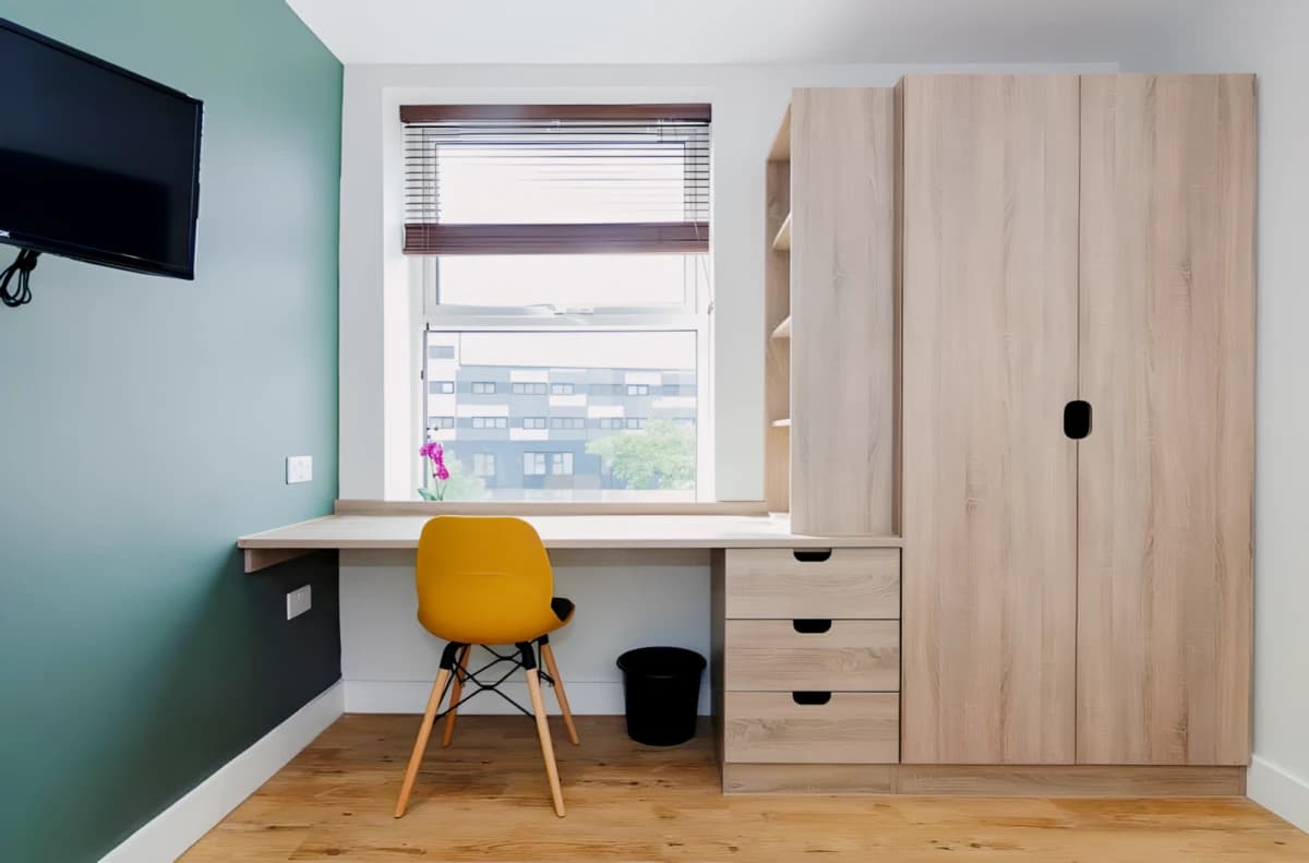 6 Beds 2 baths