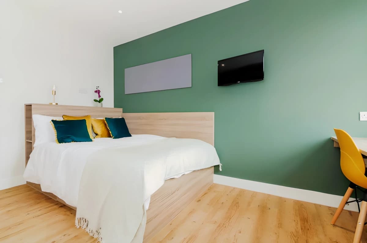6 Beds 2 baths