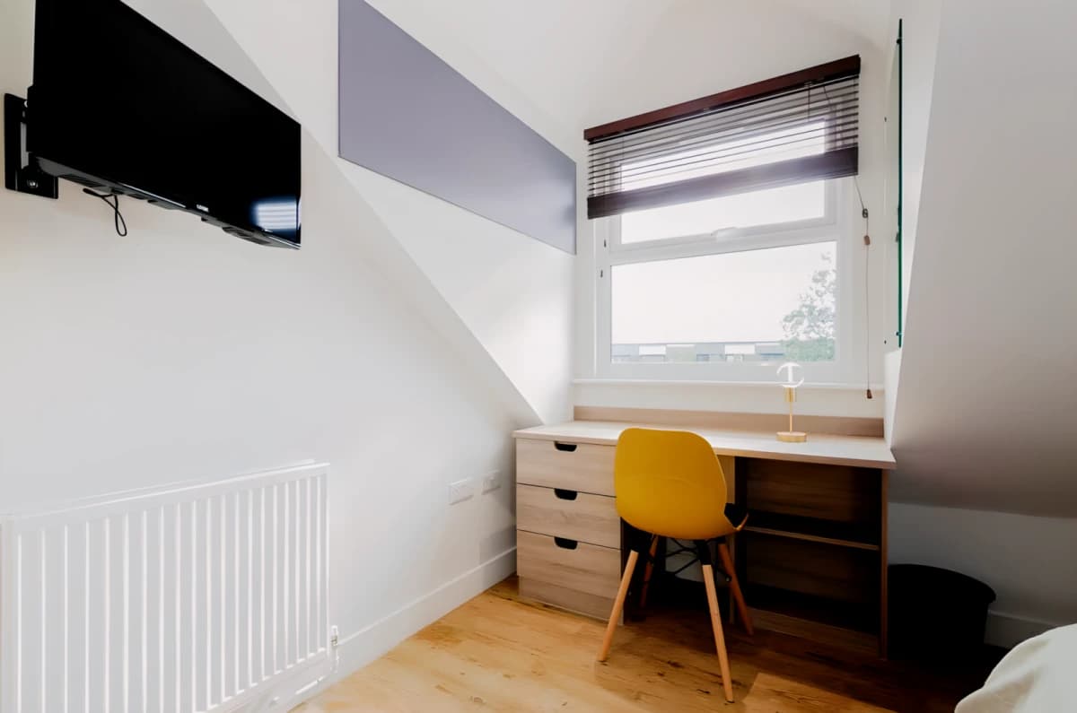 6 Beds 2 baths