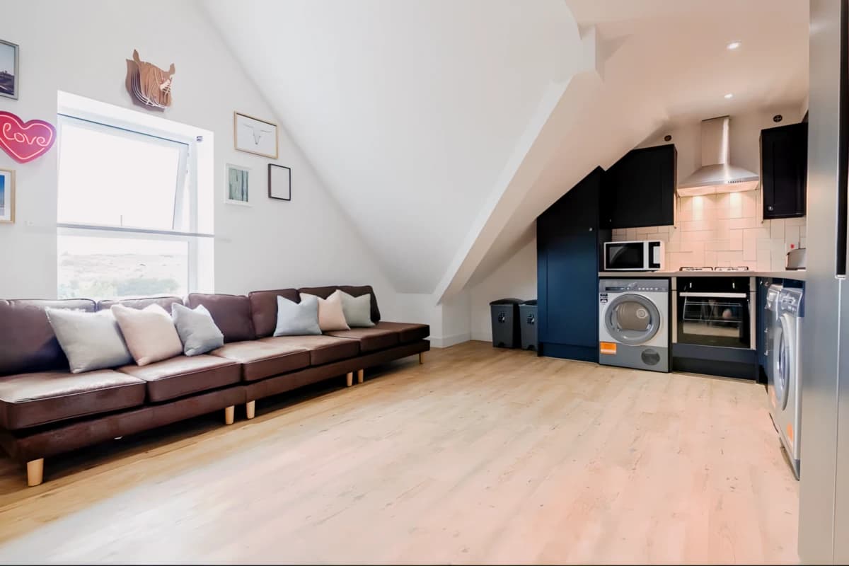 6 Beds 2 baths