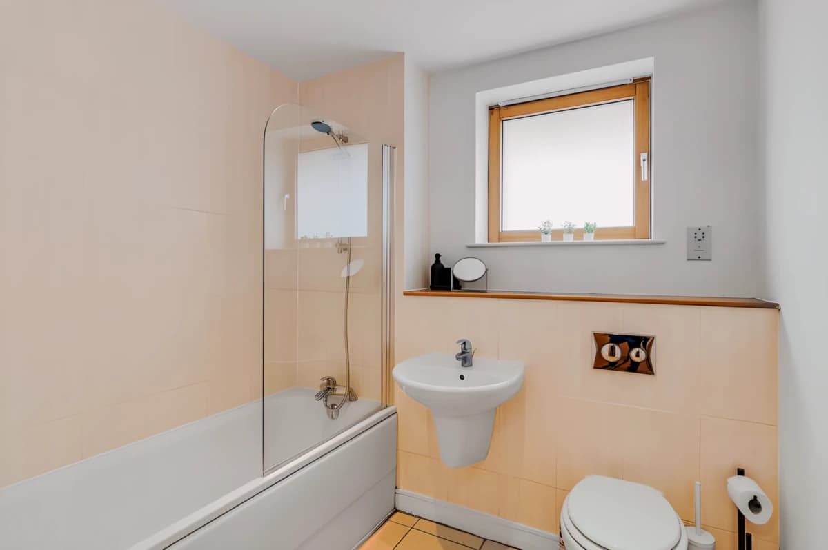 1 Bedrooms 1 Bathroom