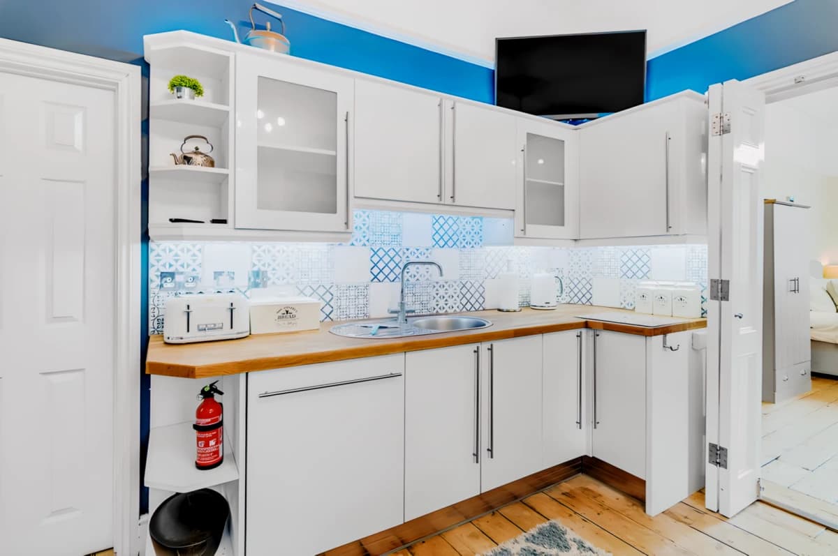 1 Bedrooms 1 Bathroom
