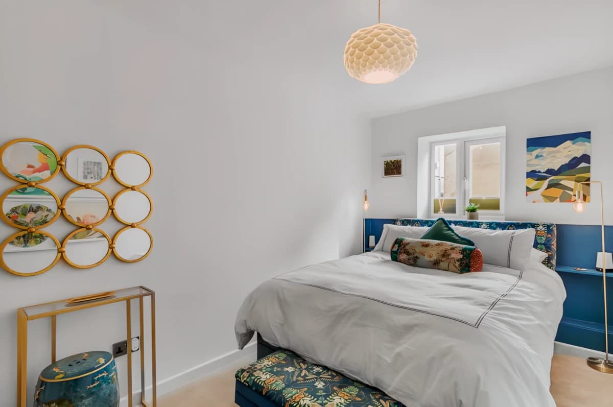 City centre flat with parking