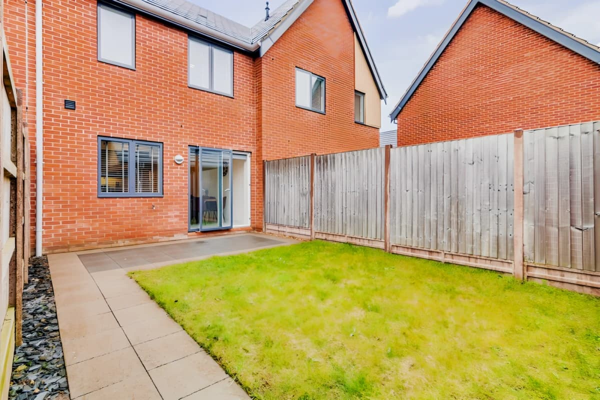 2 bedroom house NE Norwich image