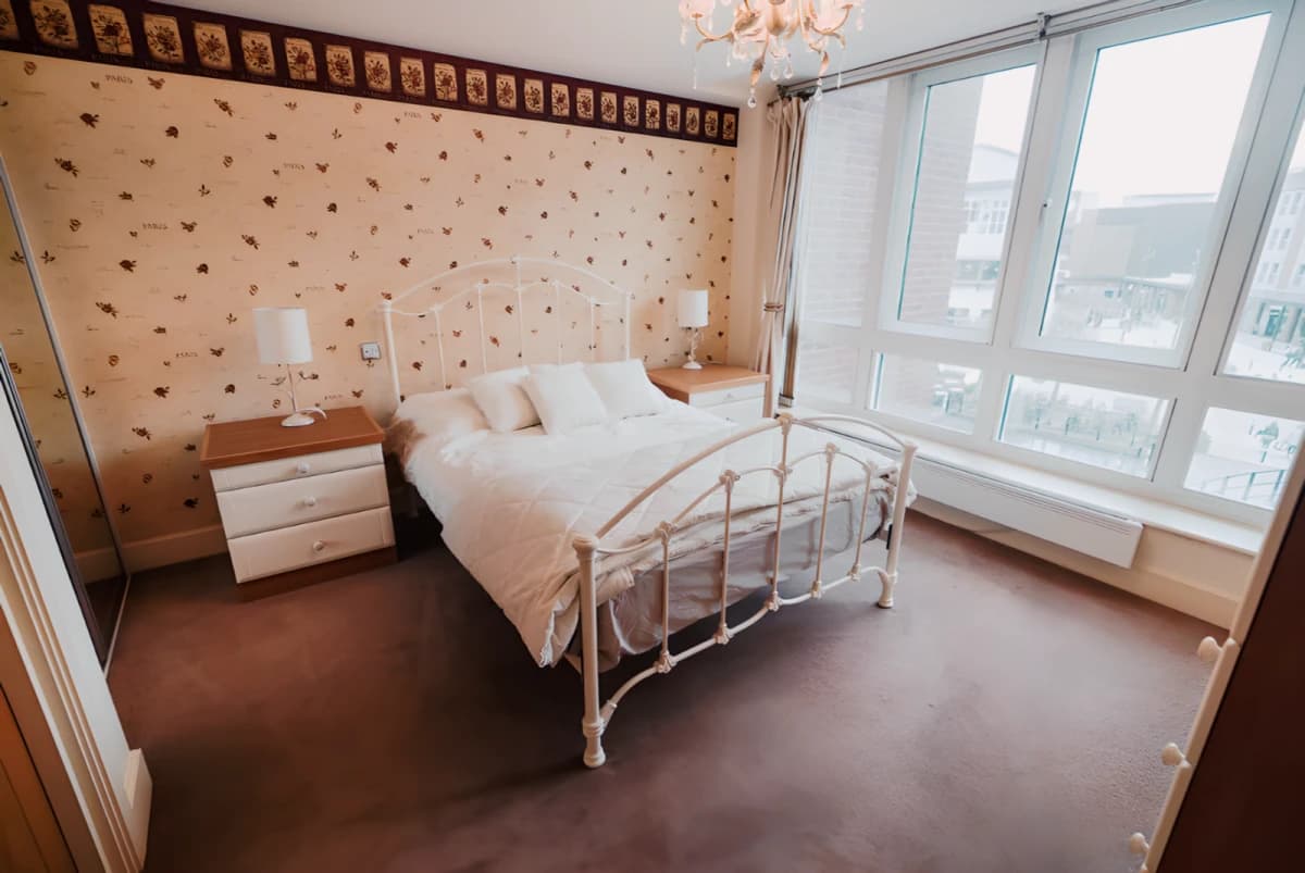 Entire Place·2B2B···5 Centurion Court