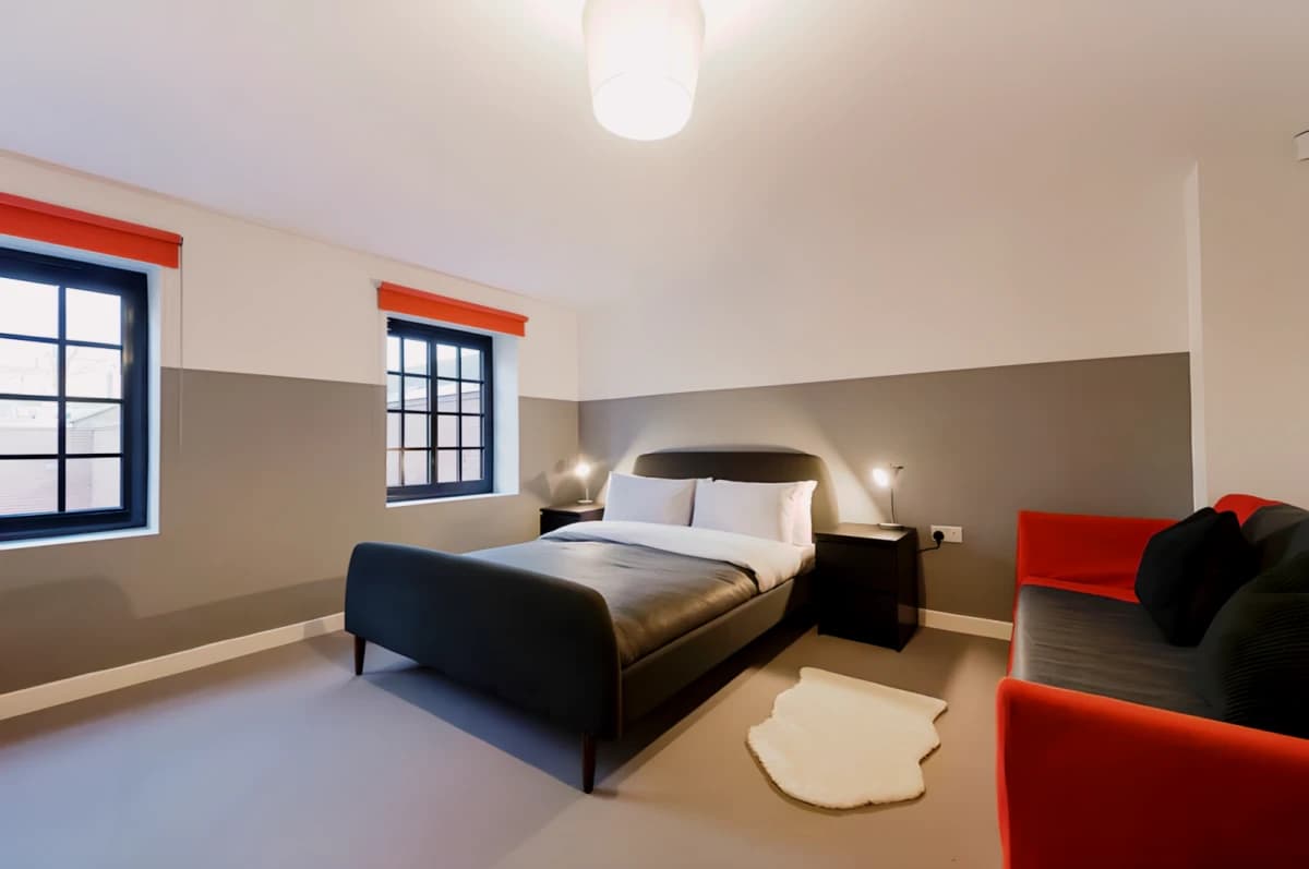 2 Beds 1 Bathroom