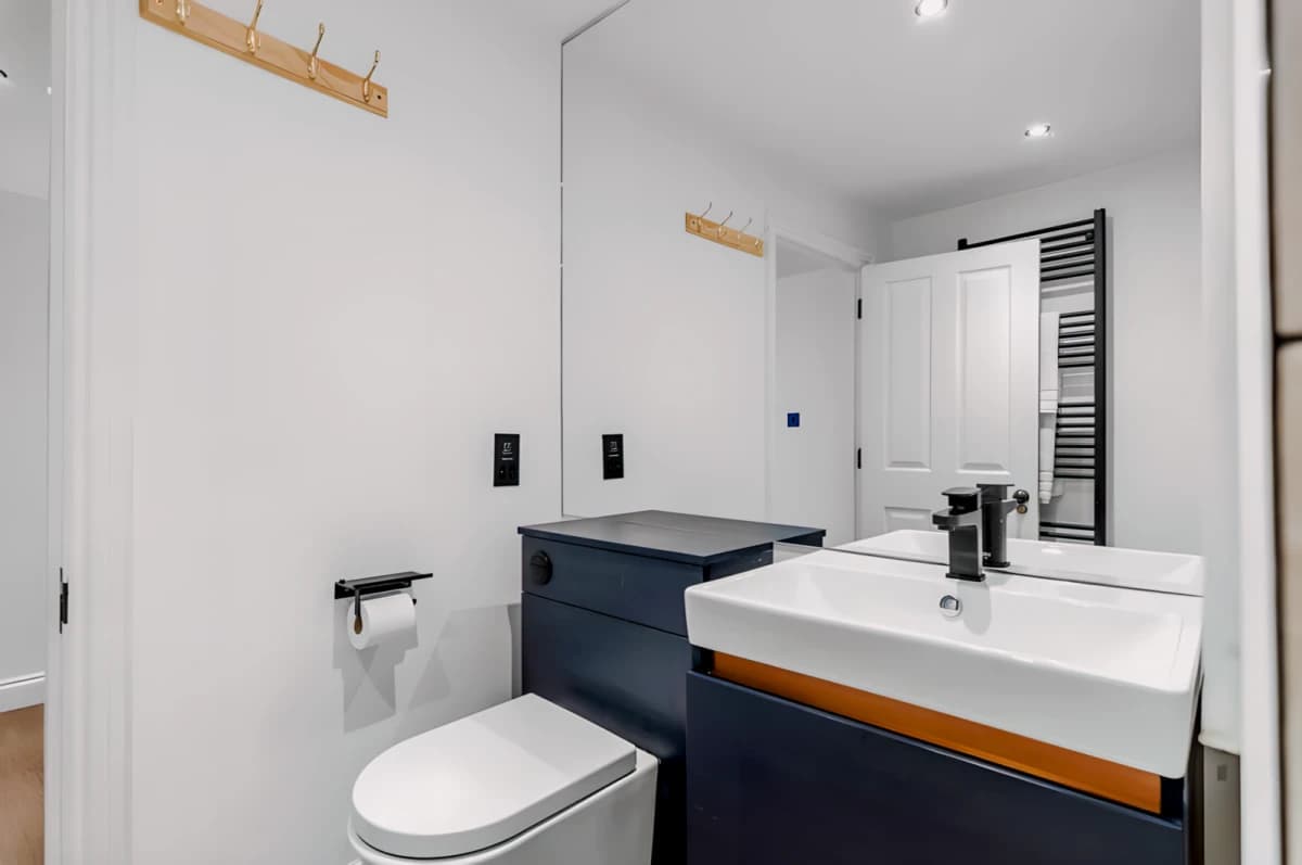 1 Bedrooms 1 Bathroom