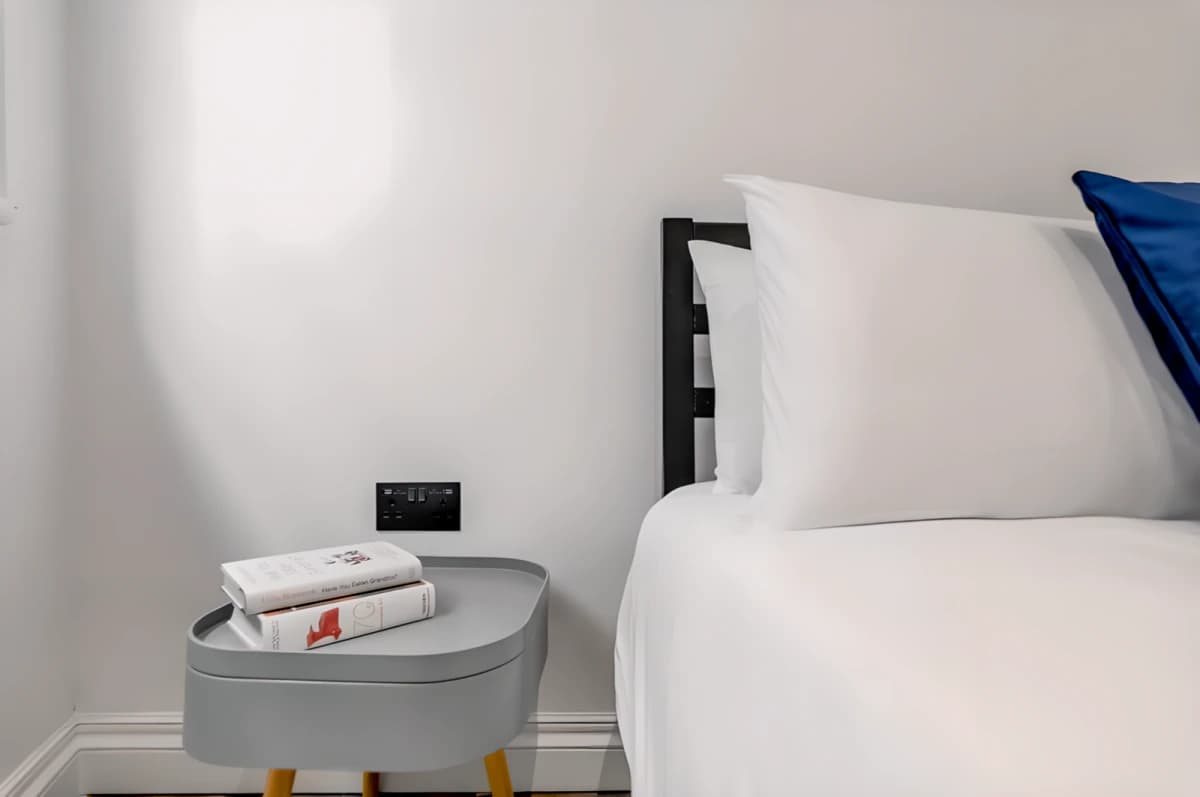 1 Bedrooms 1 Bathroom