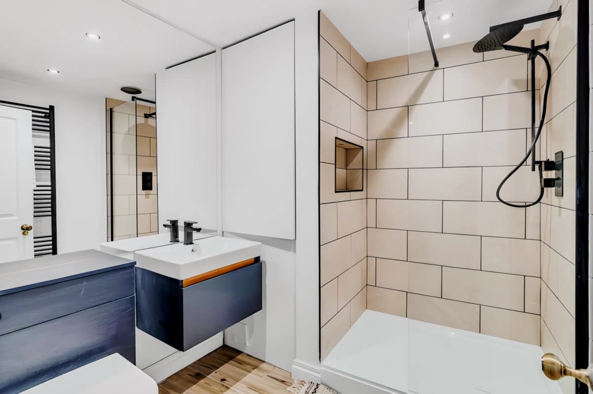 1 Bedrooms 1 Bathroom