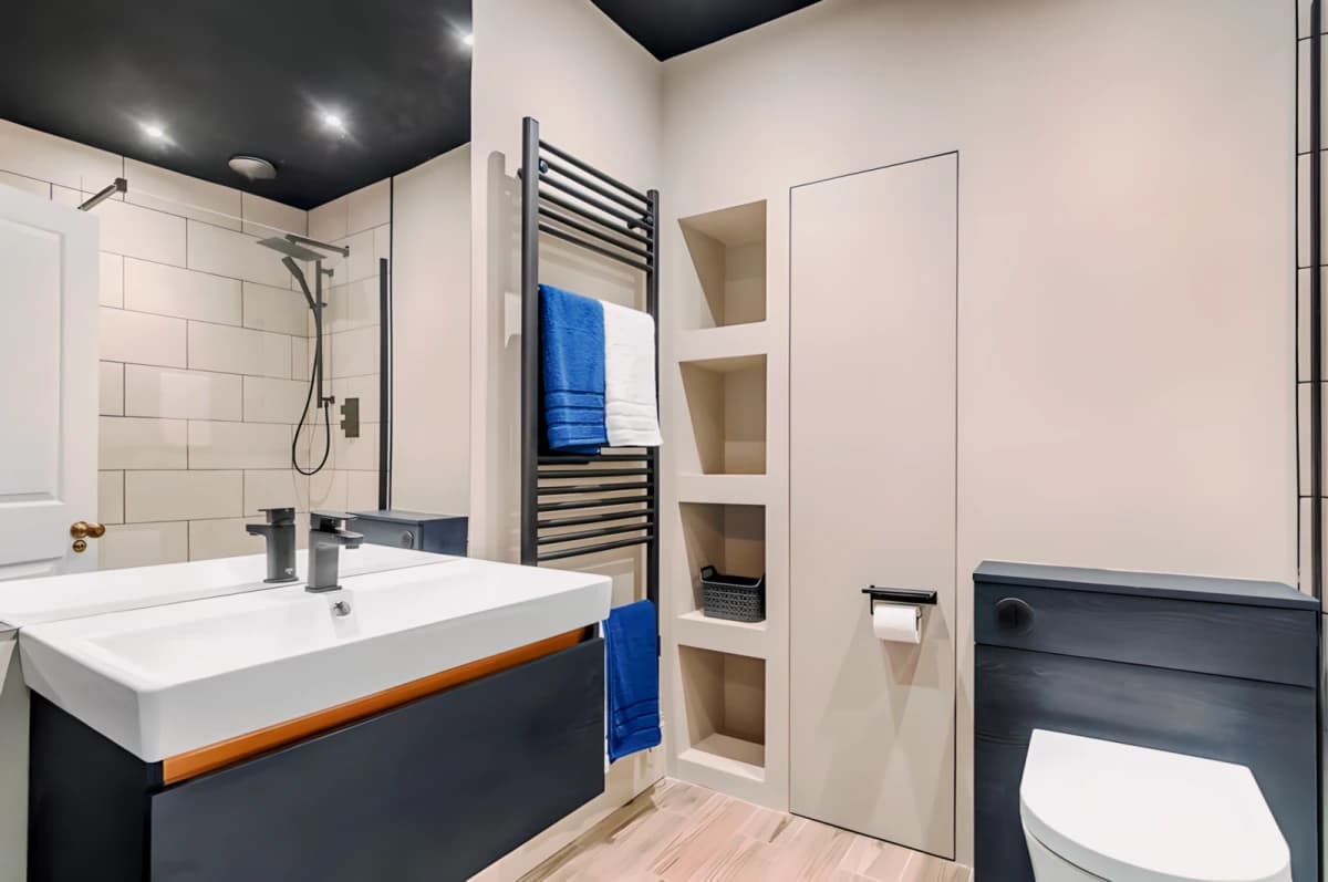 1 Bedrooms 1 Bathroom