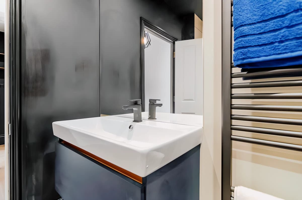 1 Bedrooms 1 Bathroom