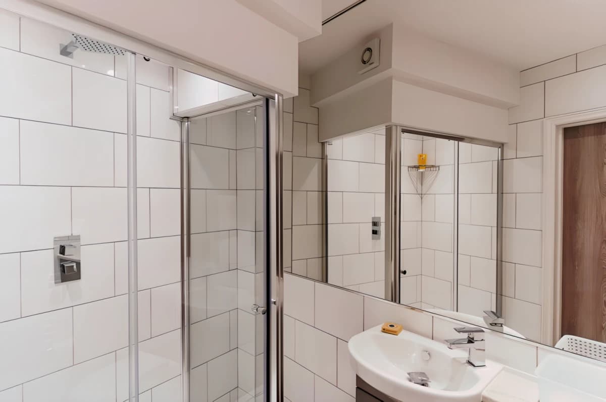2 Bedrooms 2 Bathroom