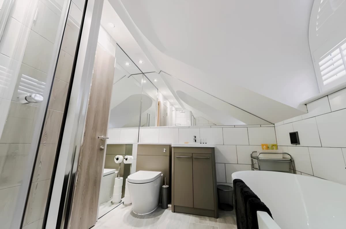 2 Bedrooms 2 Bathroom
