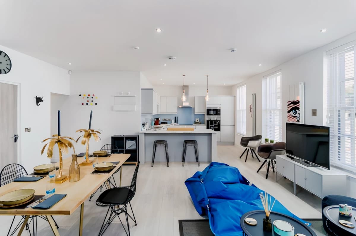 2 Bedrooms  2 Bathroom