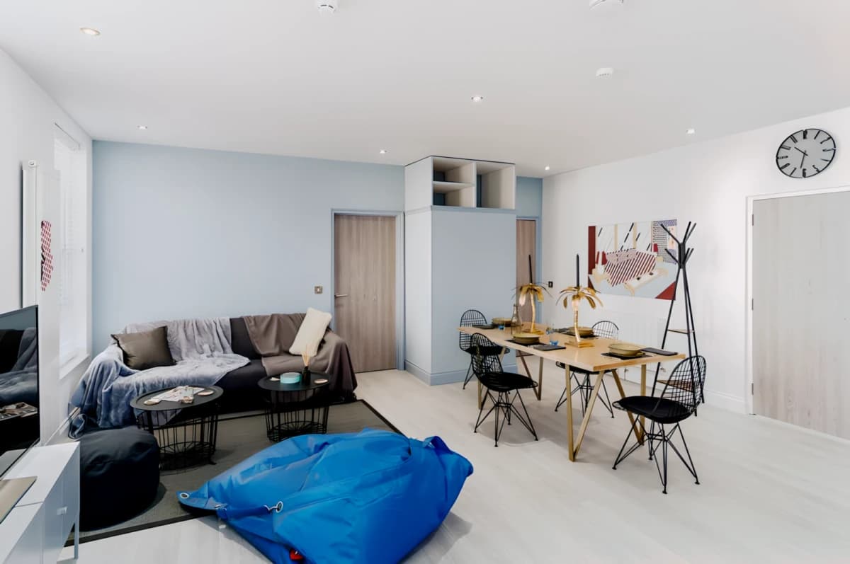2 Bedrooms  2 Bathroom