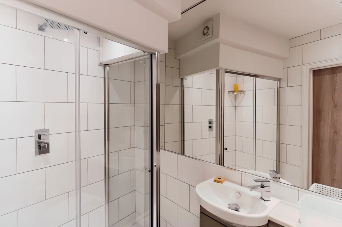 2 Bedrooms  2 Bathroom