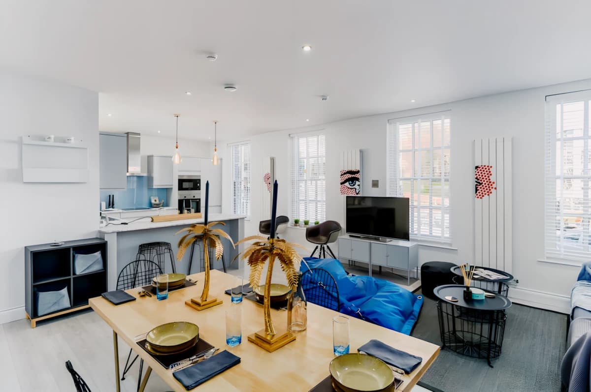 2 Bedrooms  2 Bathroom