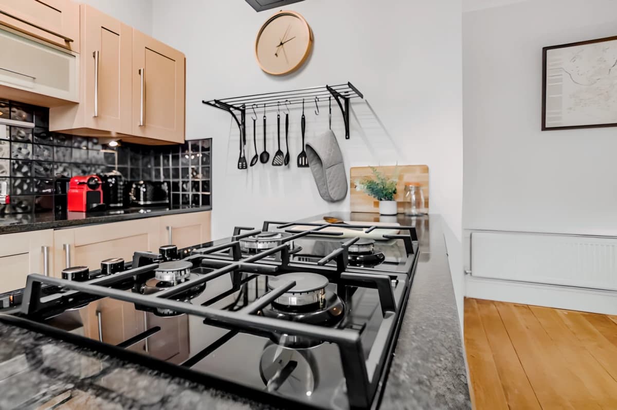 Surrey St Apartment