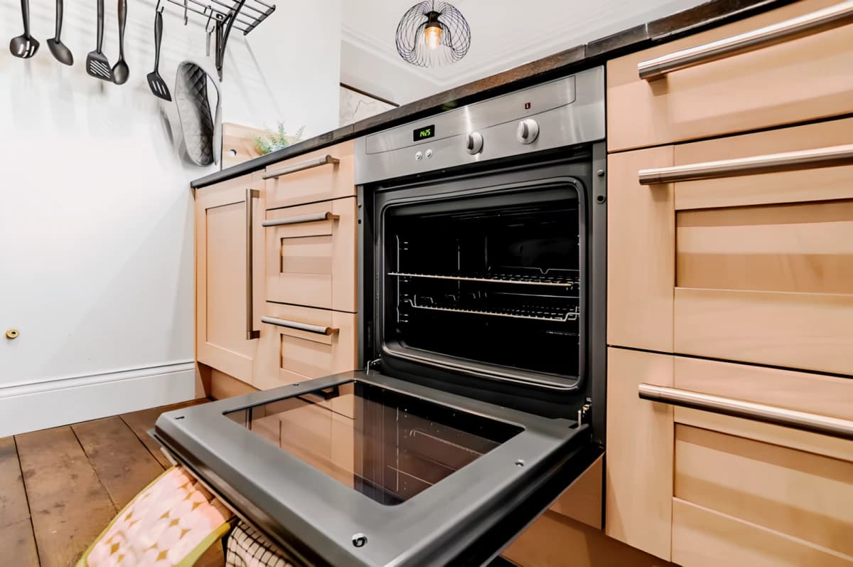 2 Bedrooms  2 Bathroom