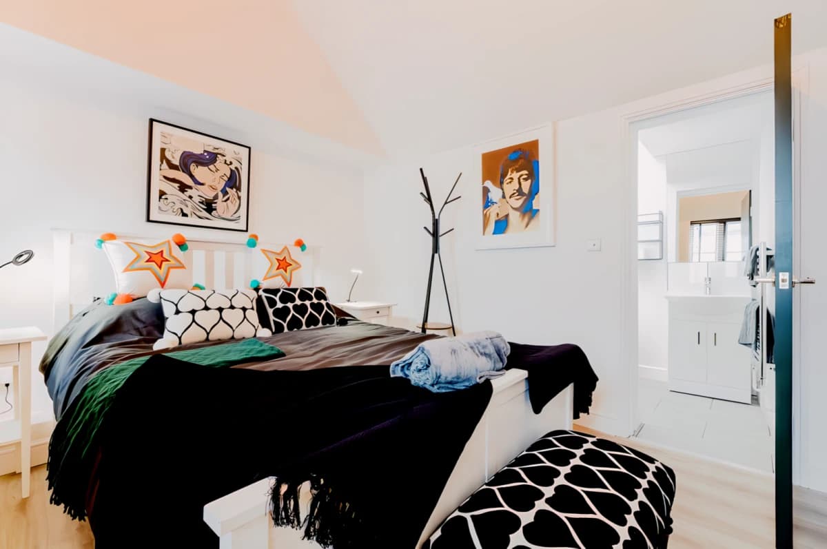 2 Beds  2 Bathroom