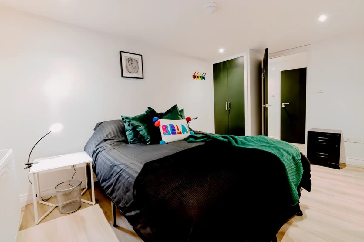 2 Beds  2 Bathroom