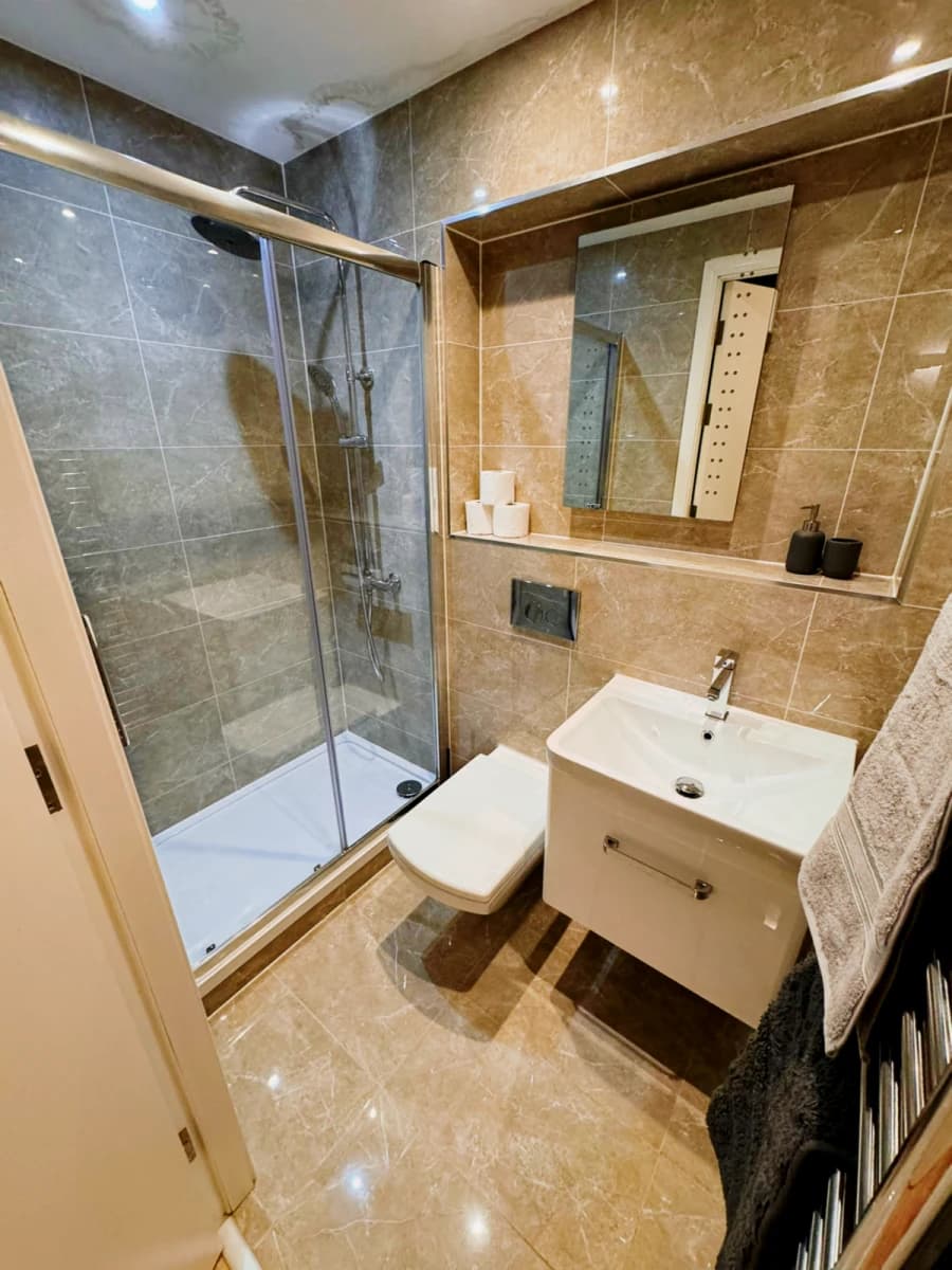 2 Bedrooms 2 Bathroom