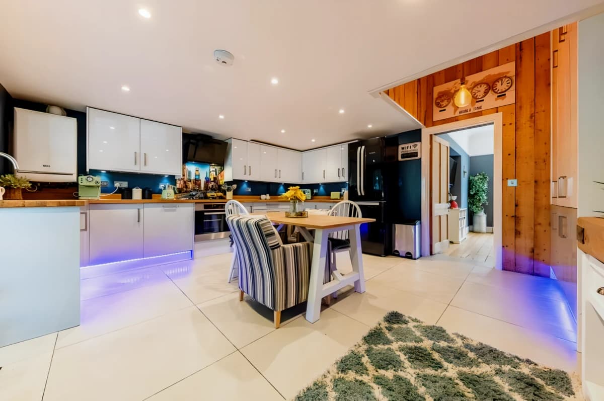 2 Bedrooms 2 Bathroom