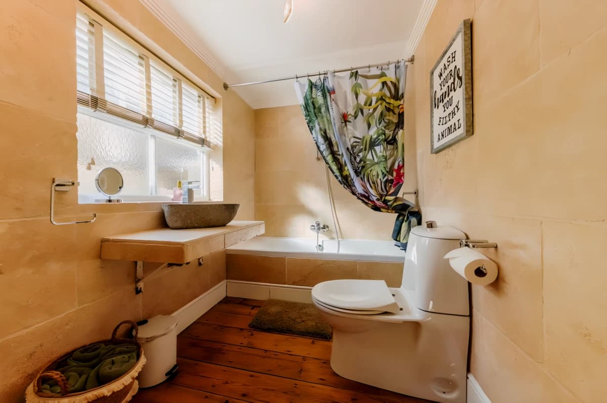 2 Bedrooms 2 Bathroom