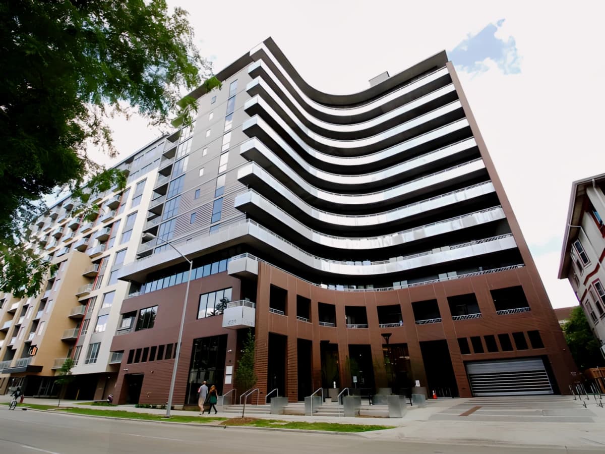 Yugo Madison Lux image 3