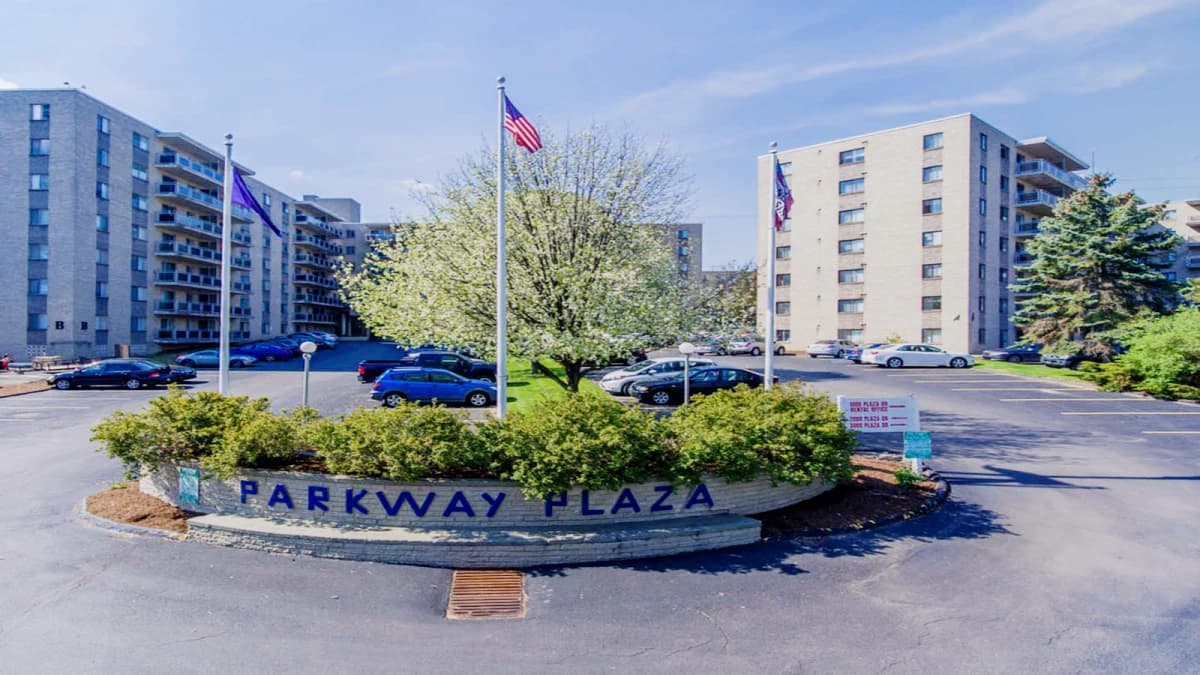 Parkway Plaza image