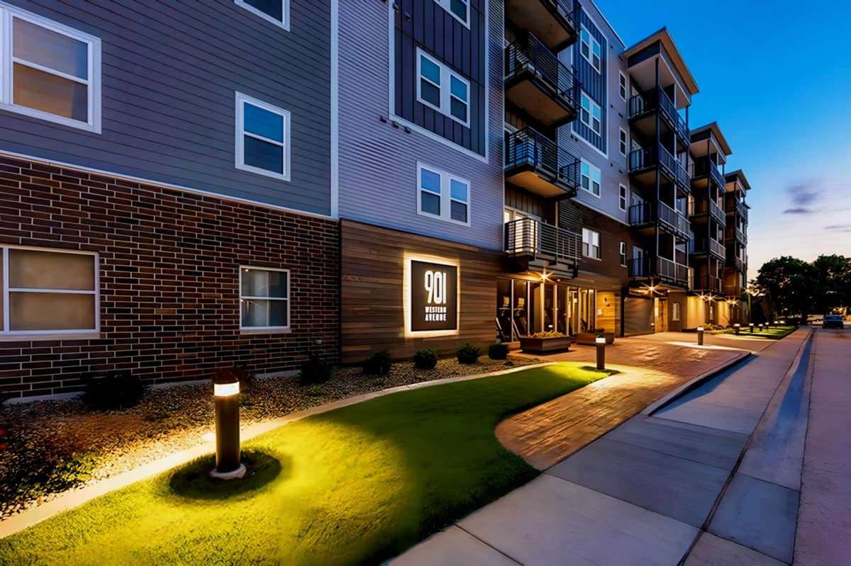 901 Western image 2