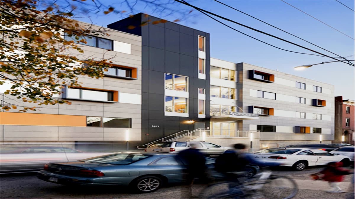 Skyline Apartments image 4