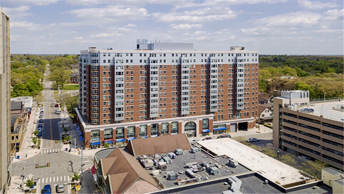 Landmark Apartments image 5