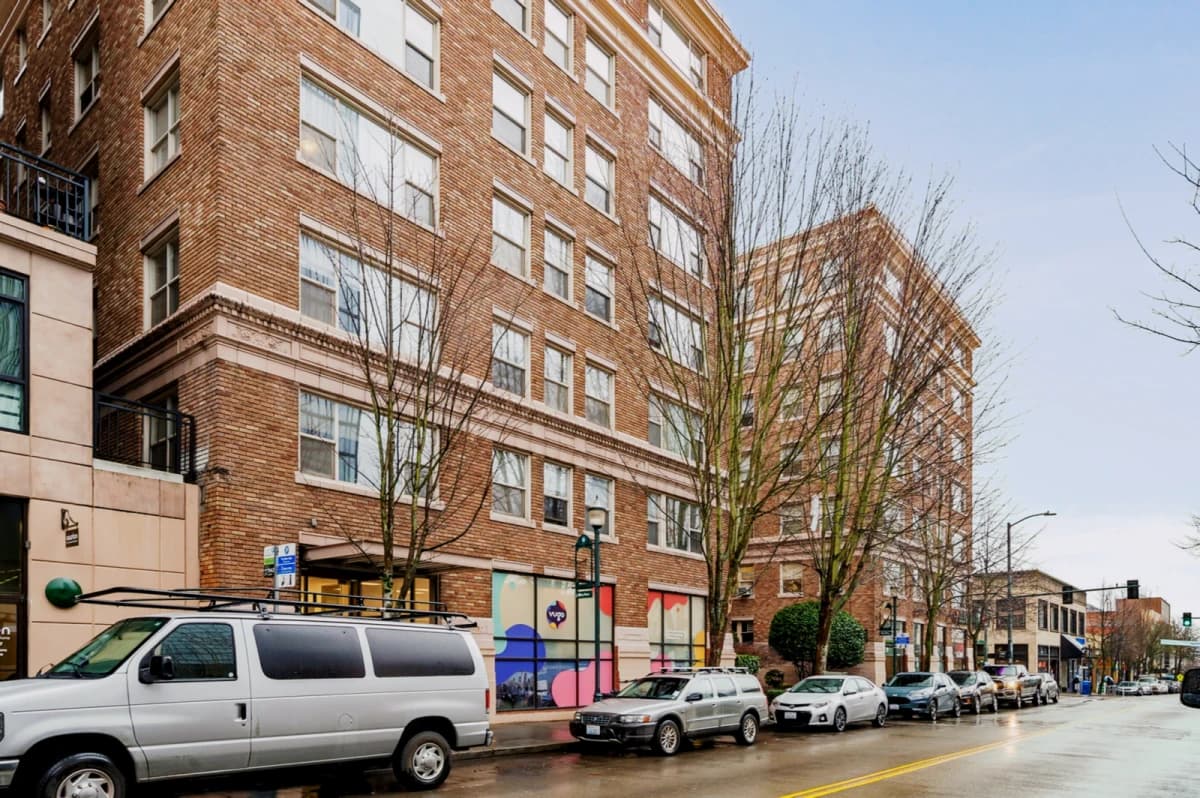 Yugo Seattle Lothlorien image 4