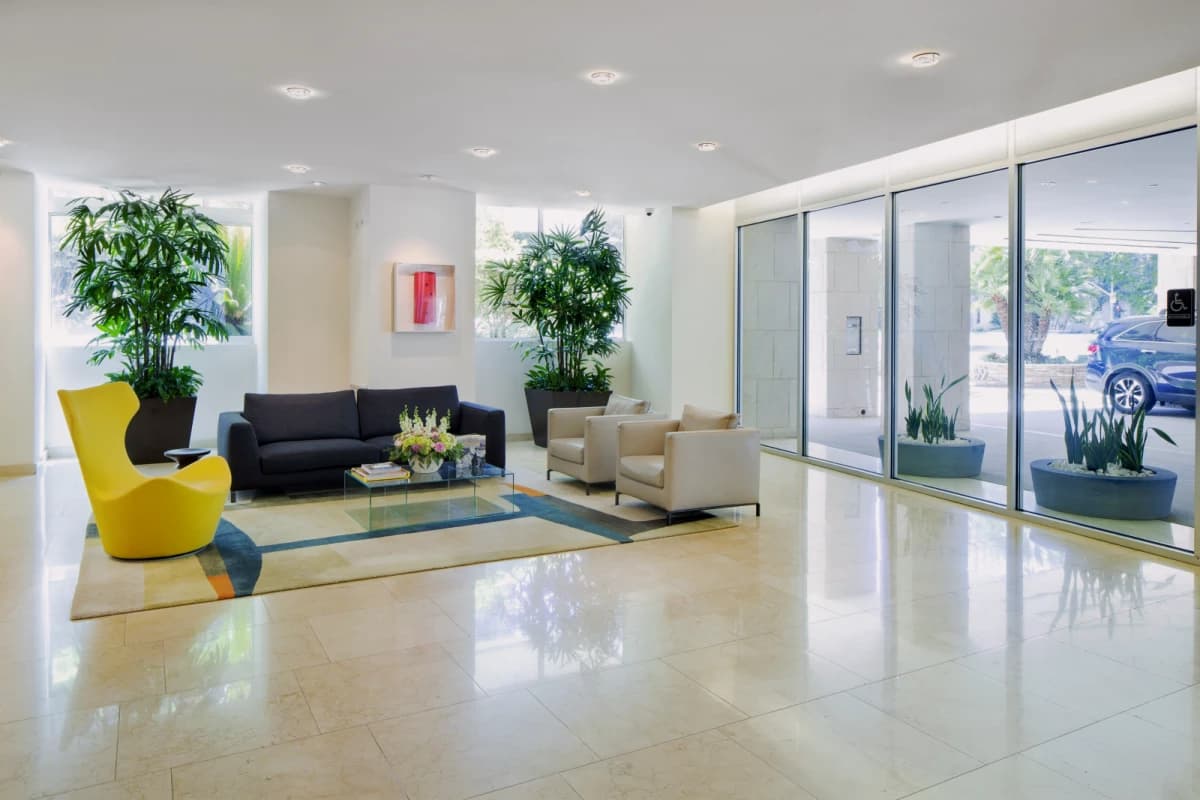 Wilshire Margot image