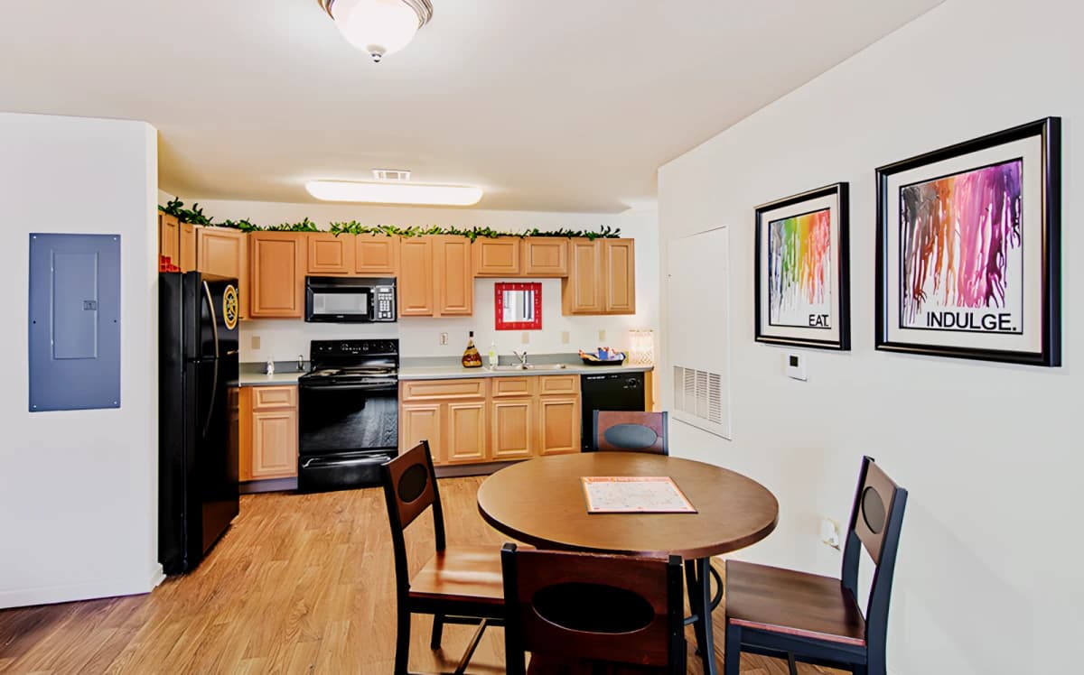 2909 Oliver image 3