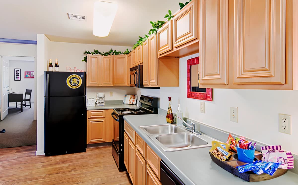 2909 Oliver image 4