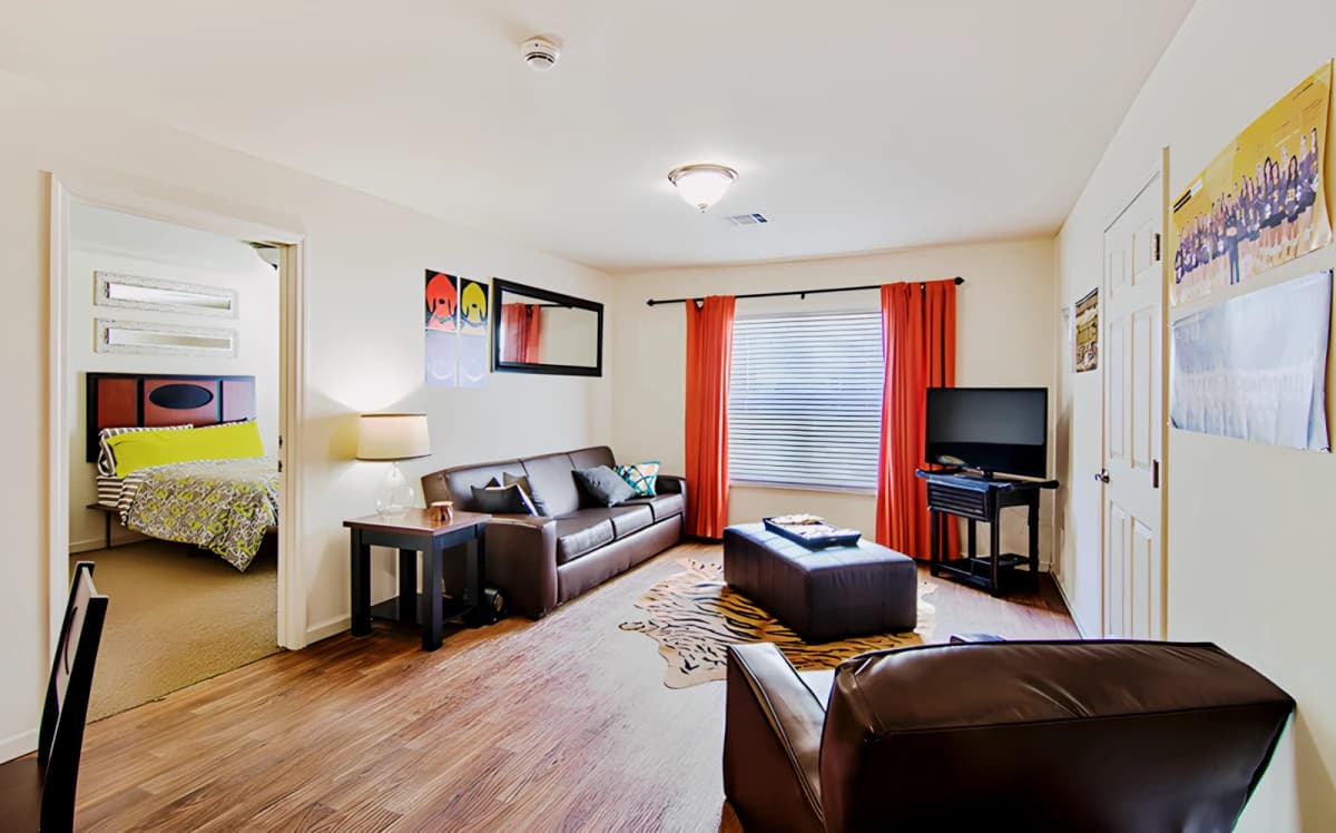 2909 Oliver image 5