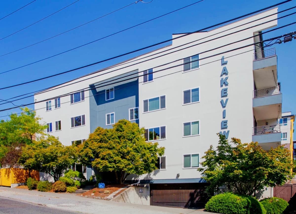 U-District Student Housing Lakeview image 2