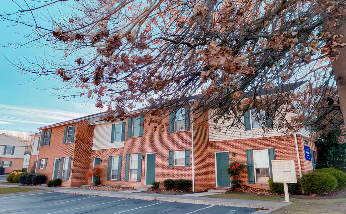 Willow Creek Radford at Fairfax Street image 2