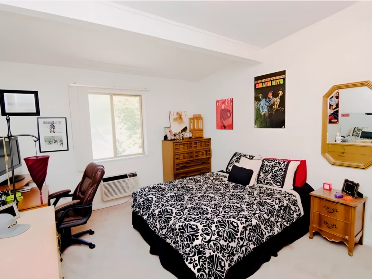 1016 Chester Apartments image 3