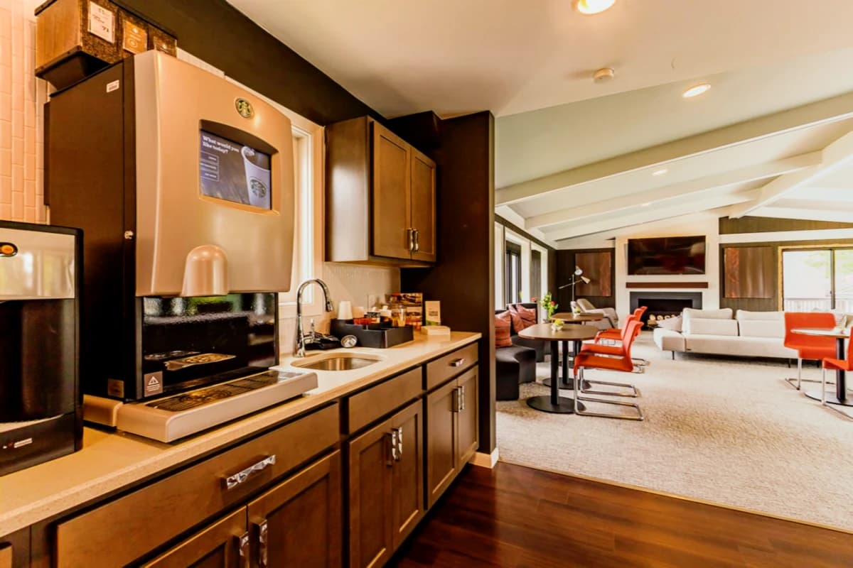 Carriage Hill East Apartments and Townhomes image