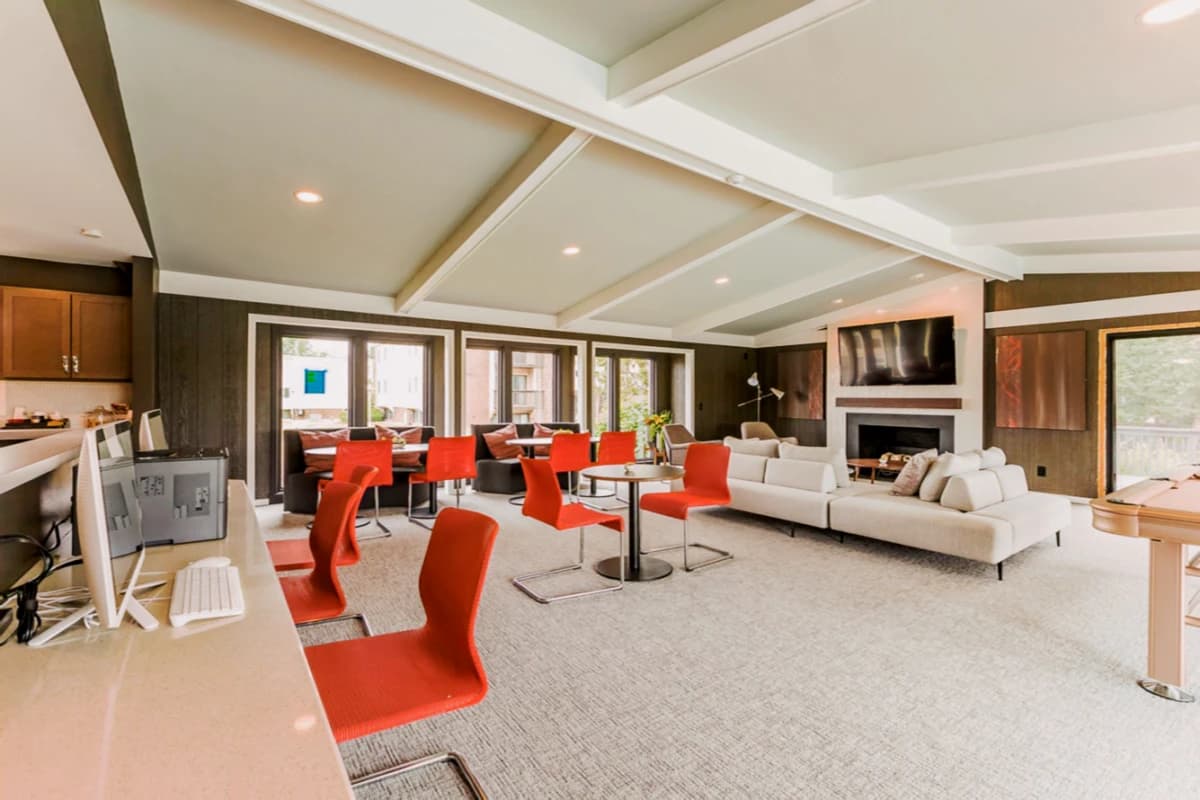 Carriage Hill East Apartments and Townhomes image