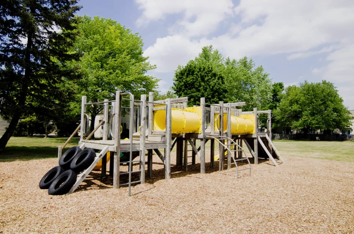 Carriage Hill East Apartments and Townhomes image