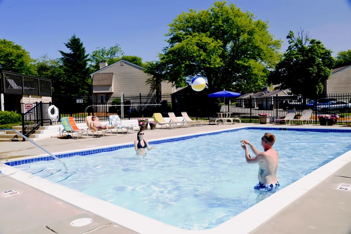 Carriage Hill East Apartments and Townhomes image